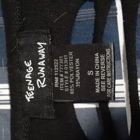 Studded rose tank top from hot topic - Picture 5 of 7